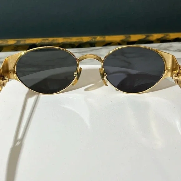 FENDI VINTAGE RARE GOLD SUNGLASSES. UNISEX. THESE ARE IN REALLY GOOD CONDITION. - Picture 16 of 17